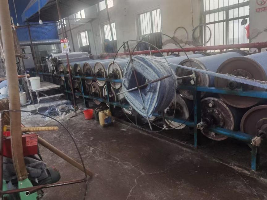 Lasikuituvahvistettu vedenpitävä kalvo