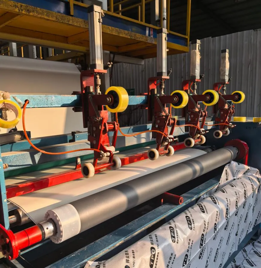 Polyvinyylikloridi (PVC) vedenpitävä kalvo